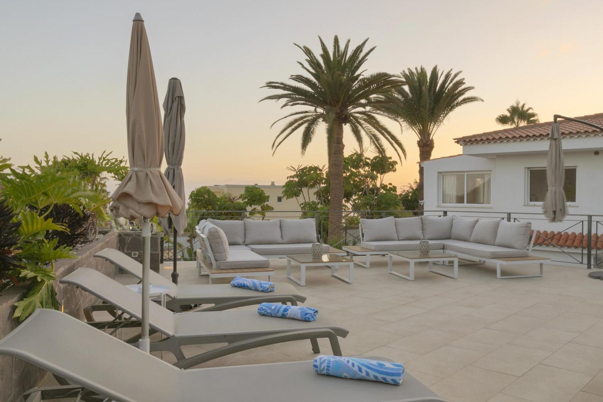 Villa Ginevra อาโรนา ภายนอก รูปภาพ