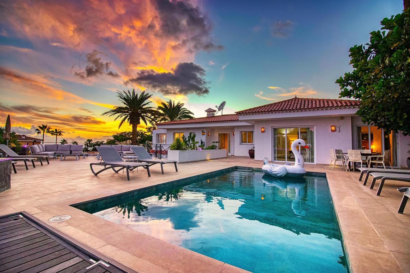 Villa Ginevra อาโรนา ภายนอก รูปภาพ